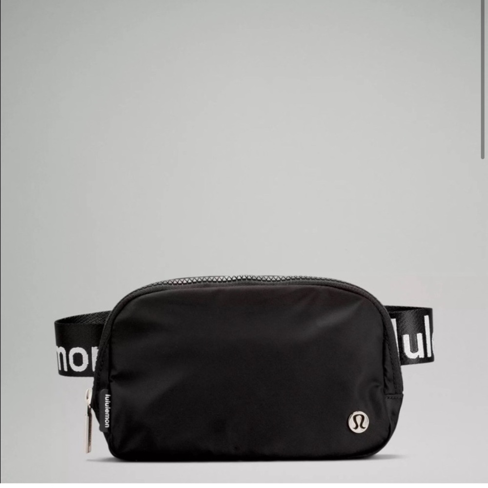Lululemon Everywhere Bag Black and White
